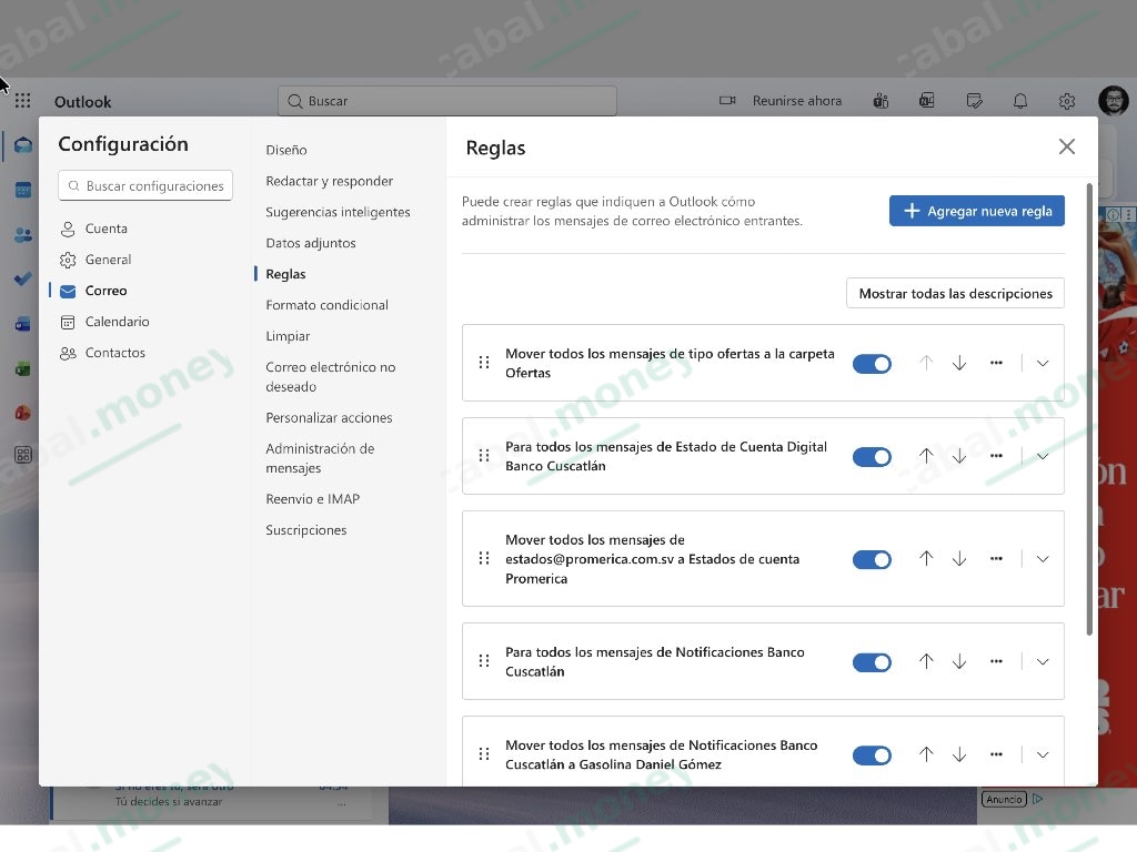 Outlook web en la sección Correo y Reglas.